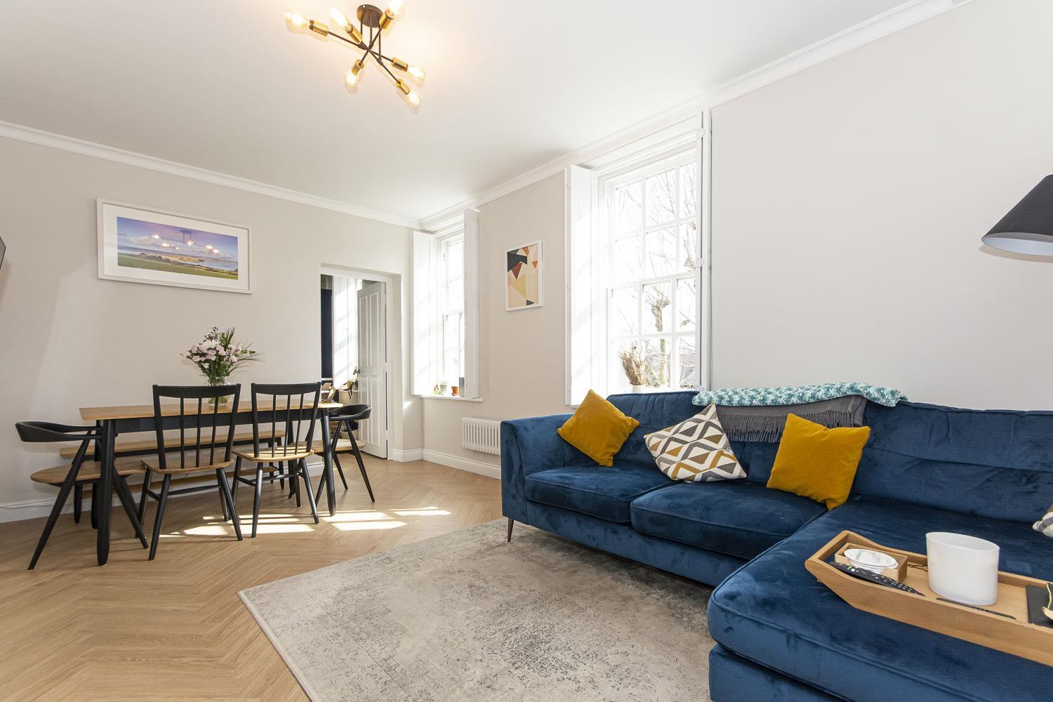 Flat Vicarage Crescent in Greater London