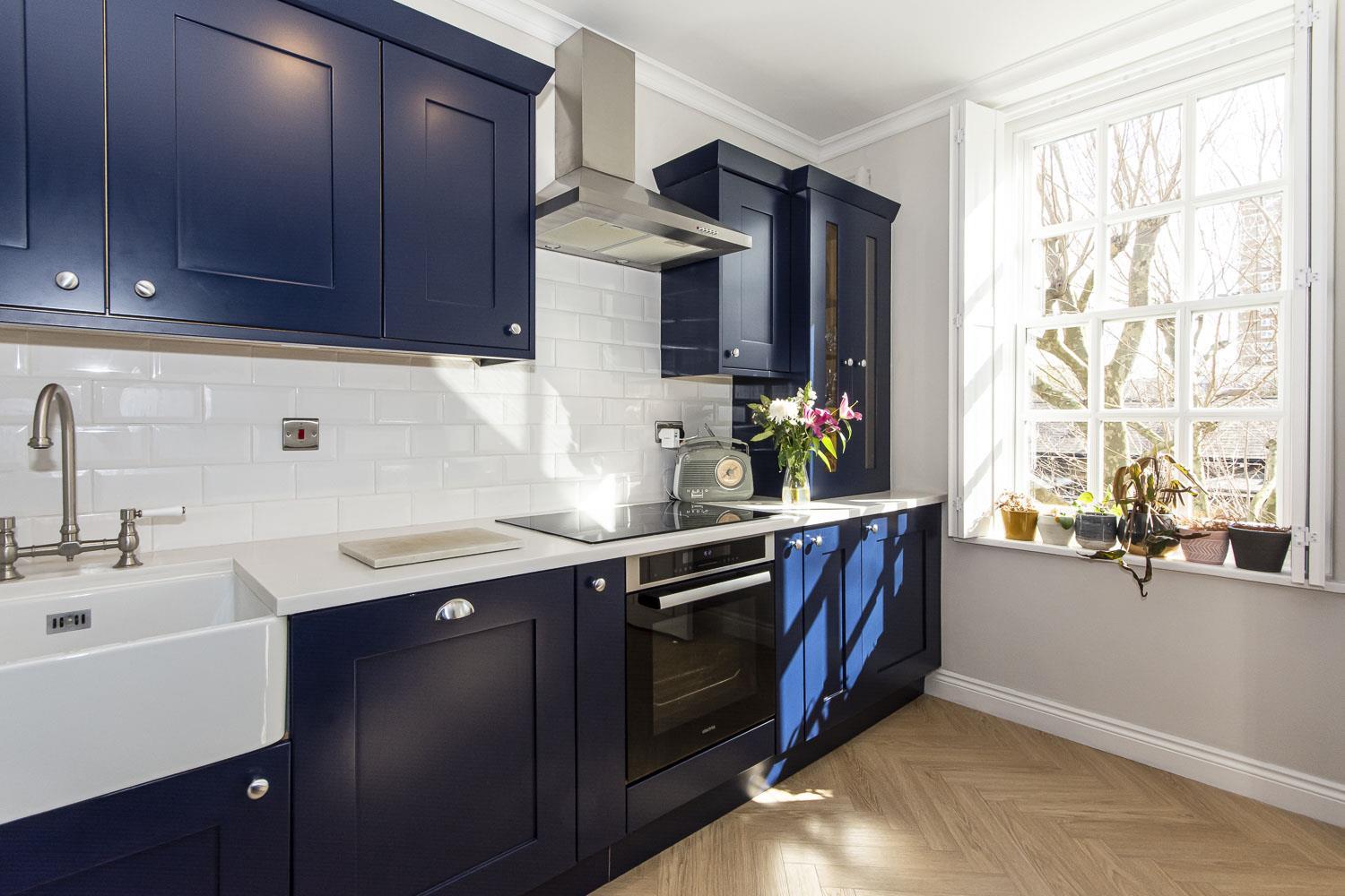 Flat Vicarage Crescent in Greater London
