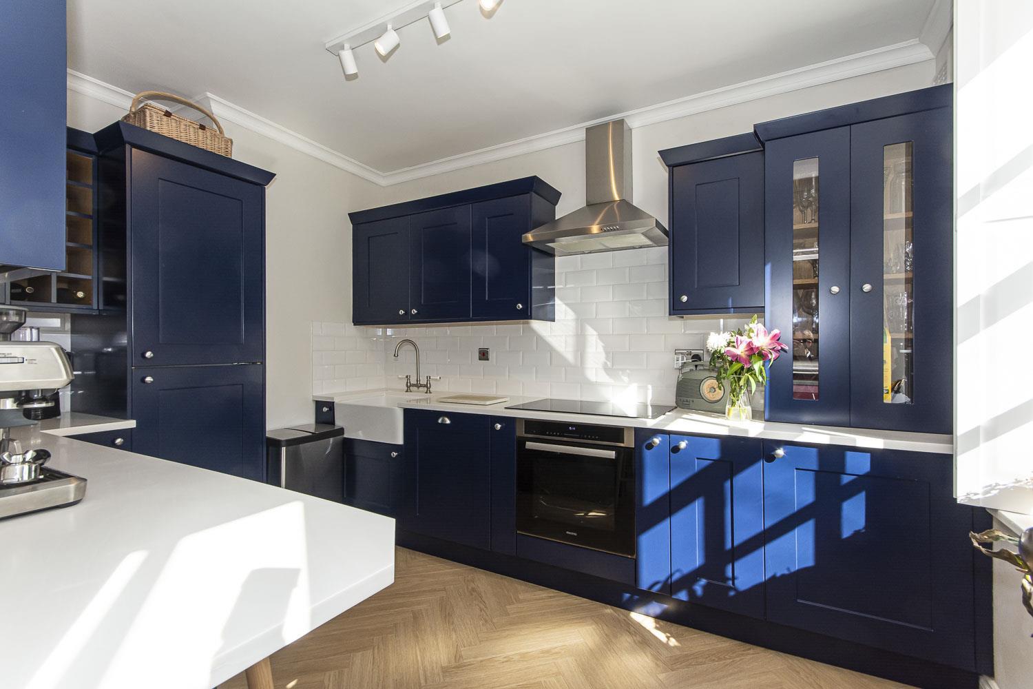 Flat Vicarage Crescent in Greater London