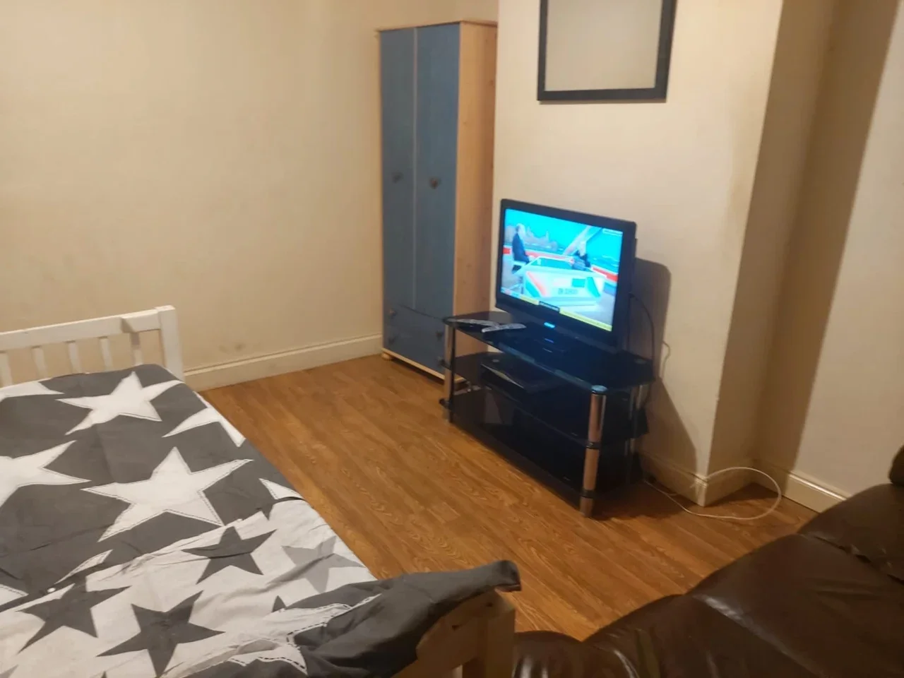 Room Castle Avenue in Greater London