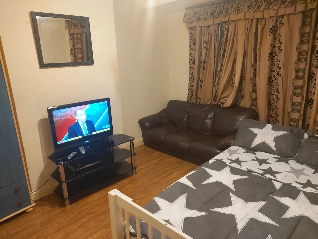 Room Castle Avenue in Greater London