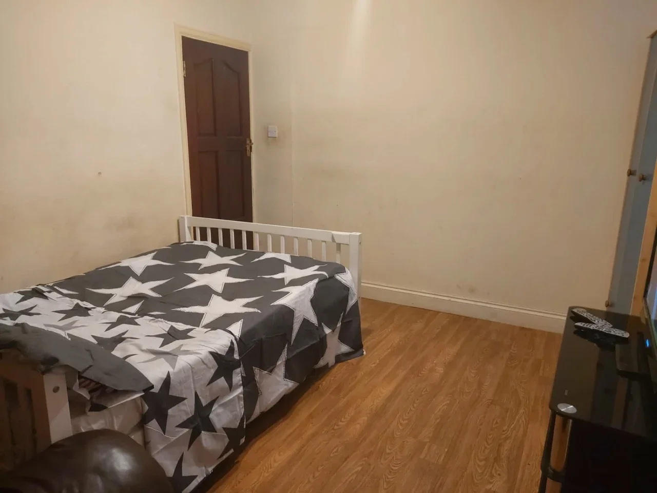 Room Castle Avenue in Greater London