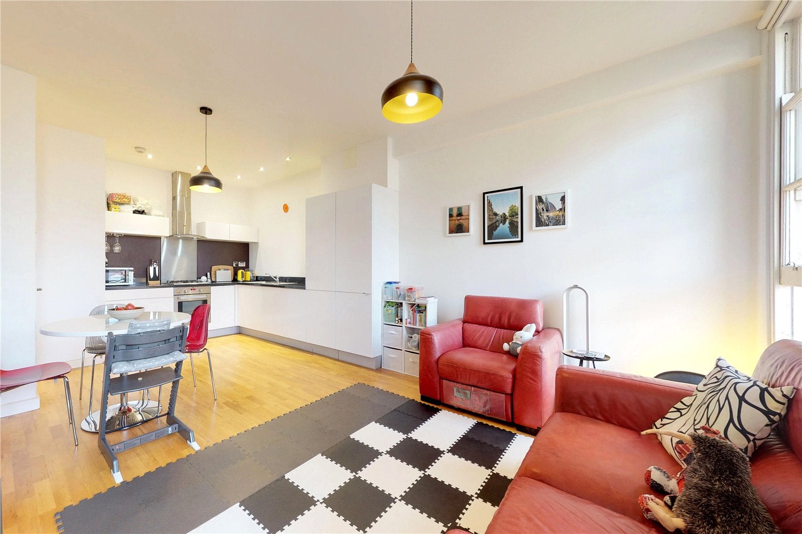 Flat Aylward Street in Greater London