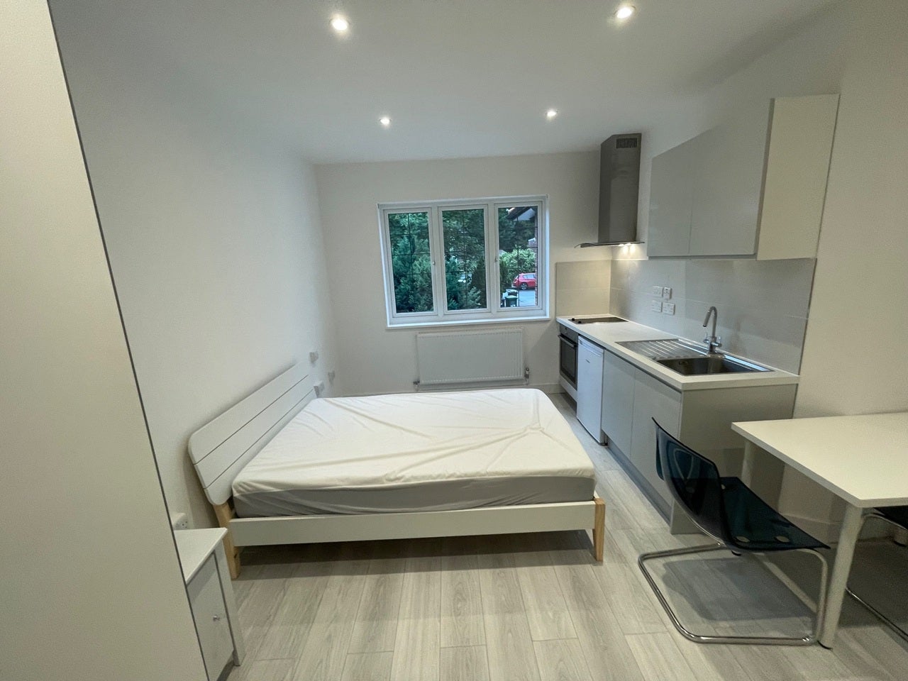Room Wycombe Gardens in Greater London