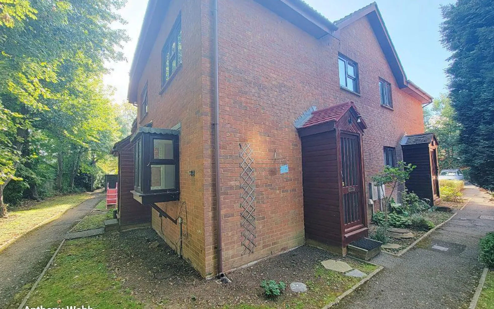 House Hamilton Way in Greater London