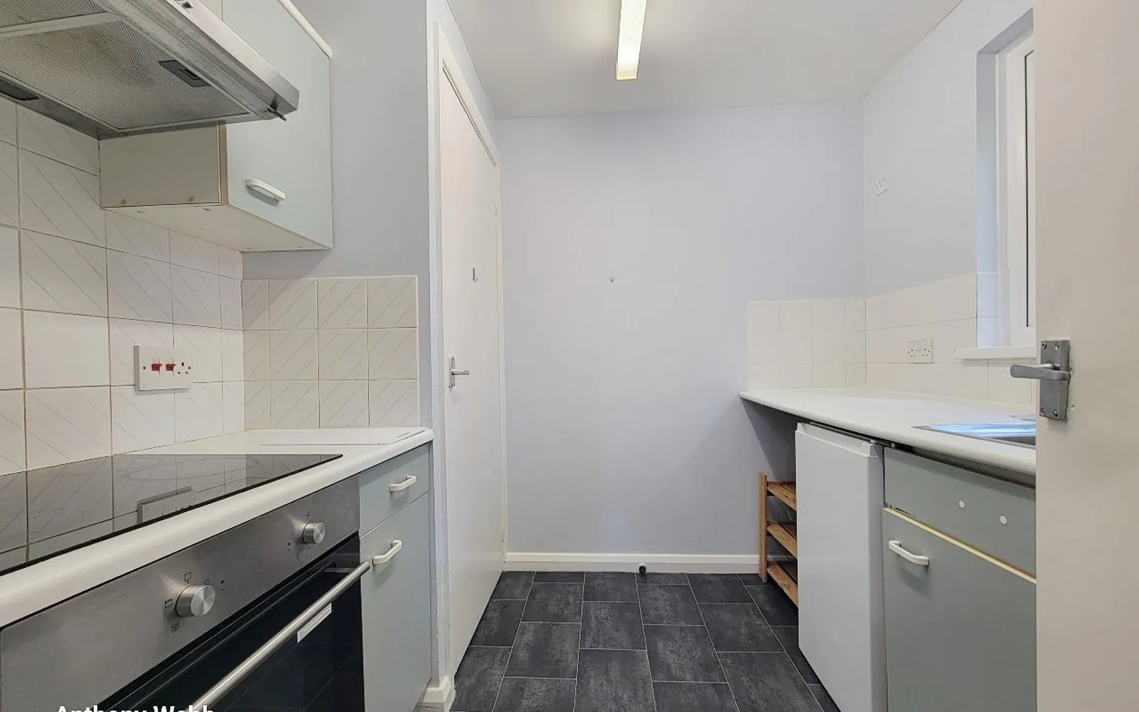 House Hamilton Way in Greater London