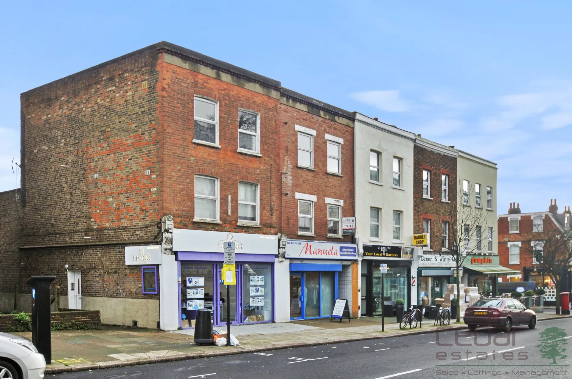 Flat Fortune Green Road in Greater London