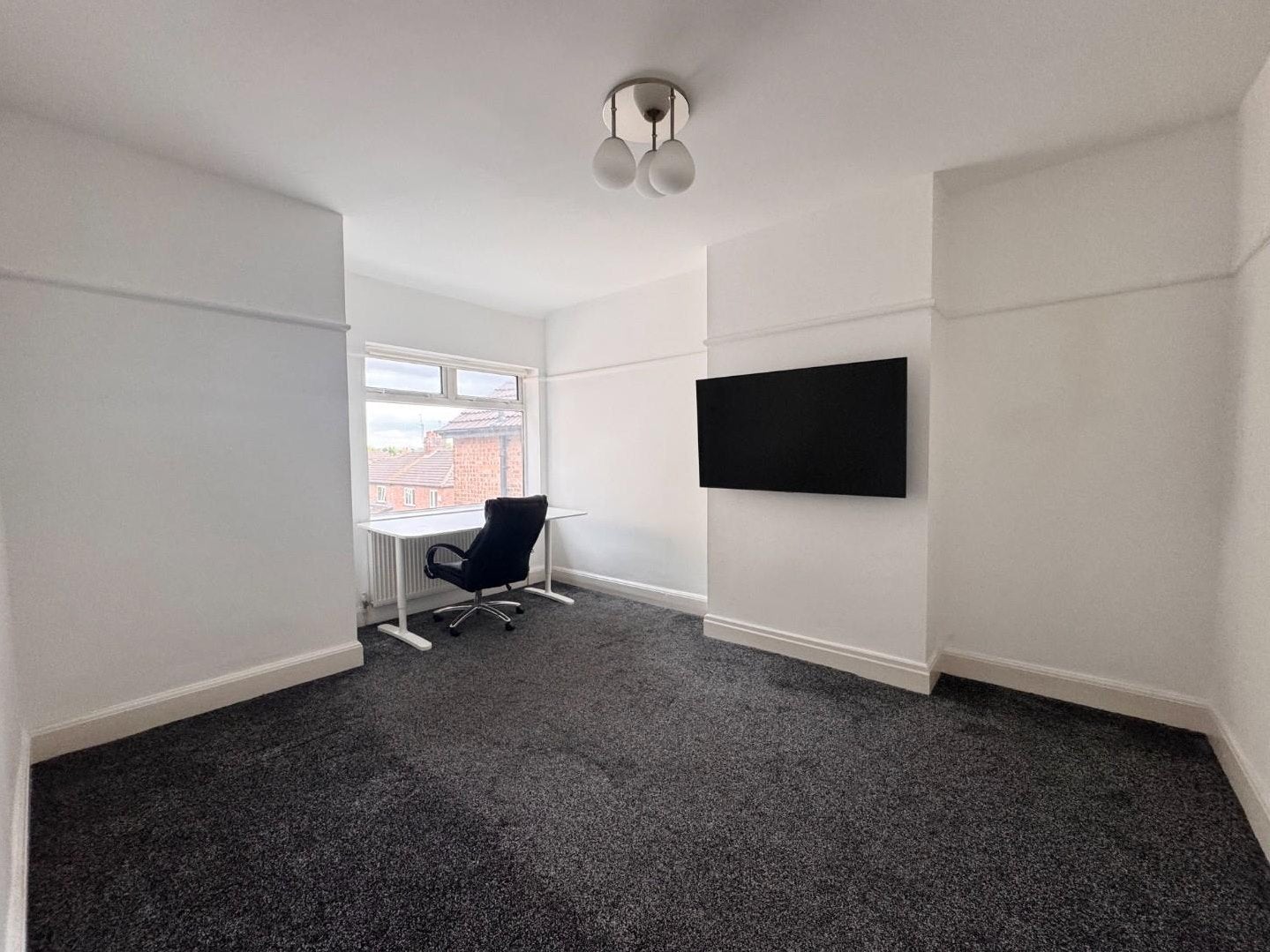 Flat The Crescent in Trafford