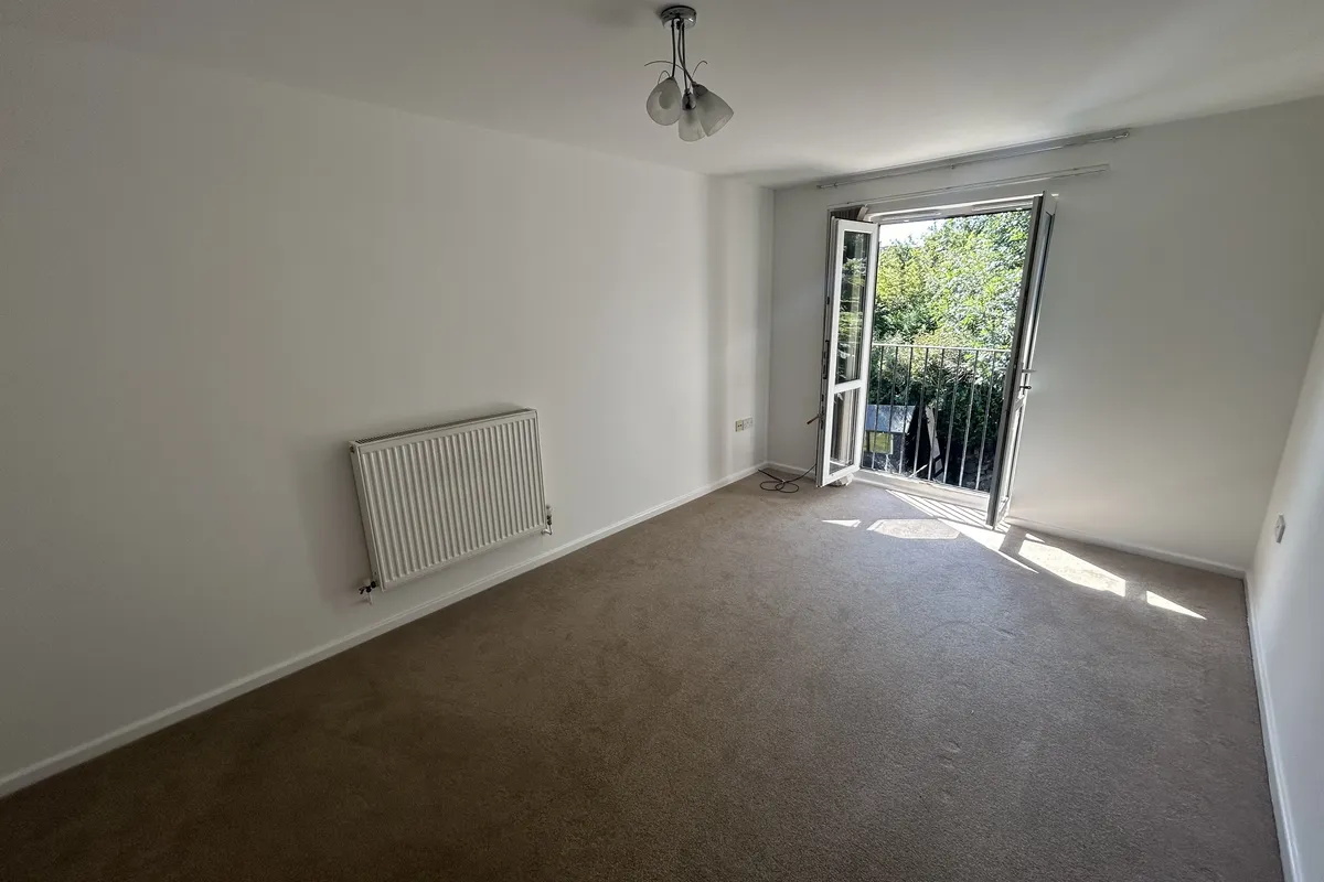 Flat Savernake Street in Swindon