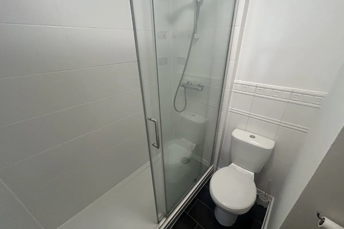 Flat Savernake Street in Swindon