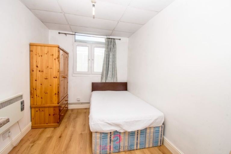 Flat Kember Street in Greater London