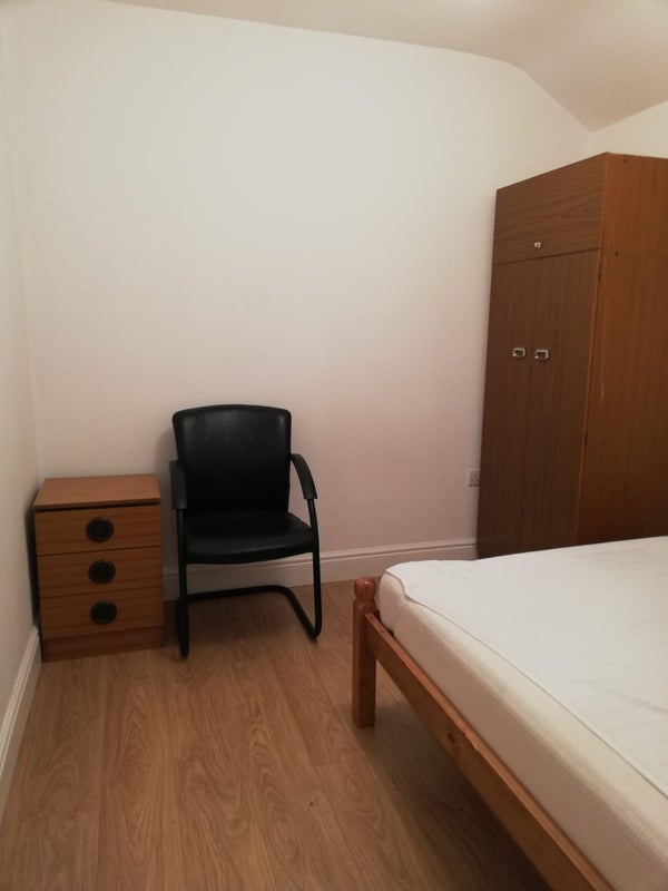 Room Crayle Street in Slough