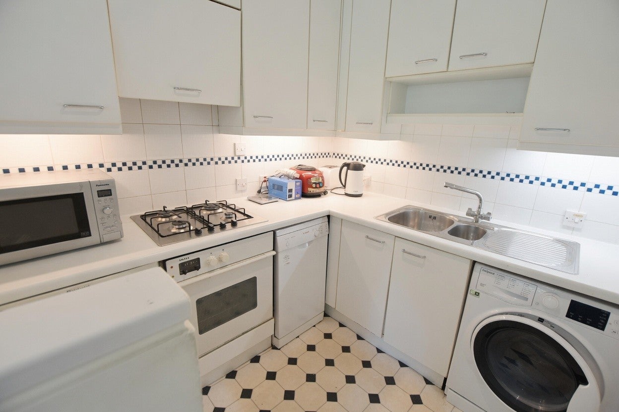 Flat Collingham Gardens in Greater London