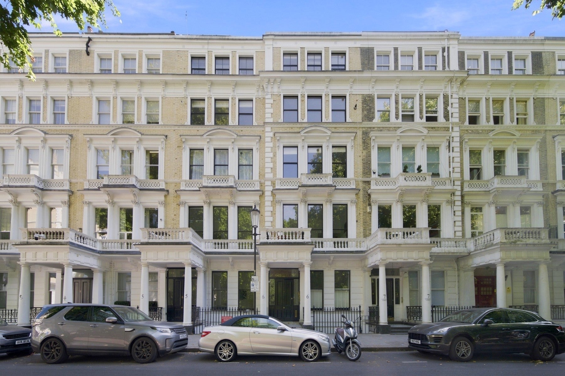 Flat Collingham Gardens in Greater London