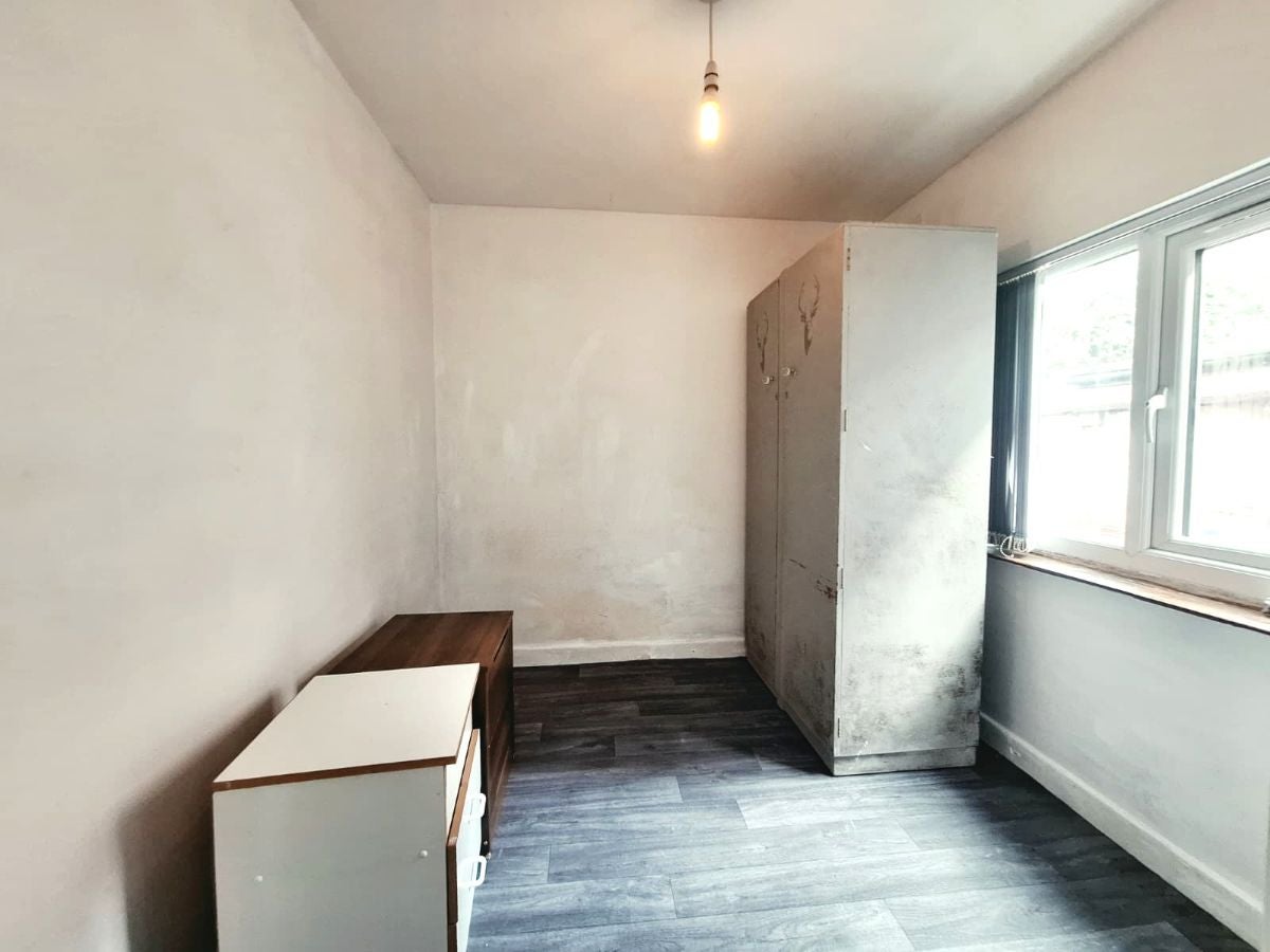 Flat Ainsdale Grove in Stockport