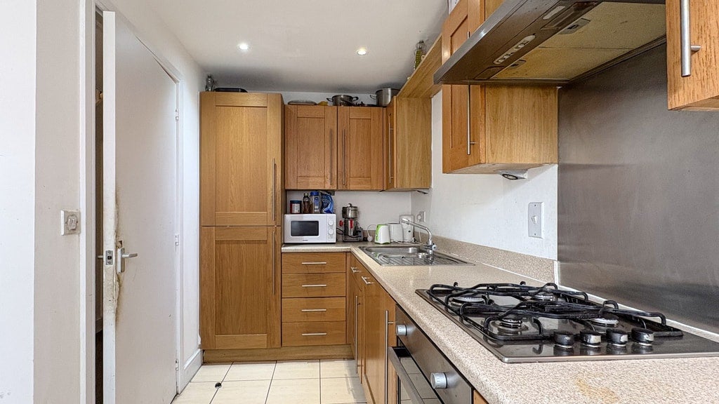 Room Wraysbury Drive in Greater London