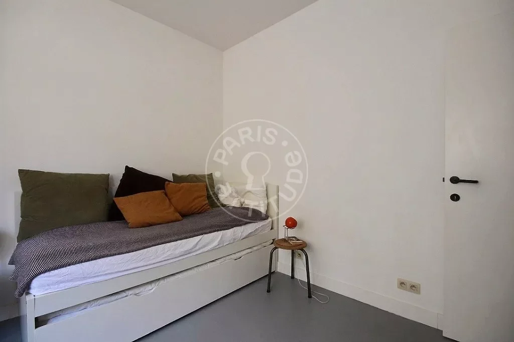 Flat Rue Pouchet in Paris