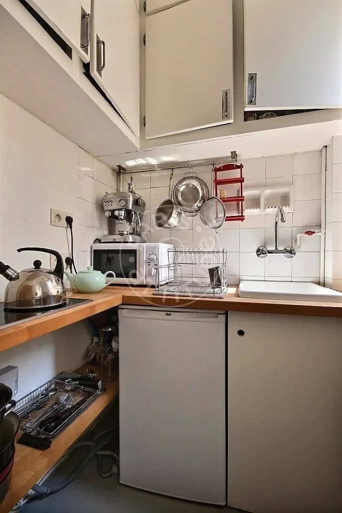 Flat Rue Pouchet in Paris