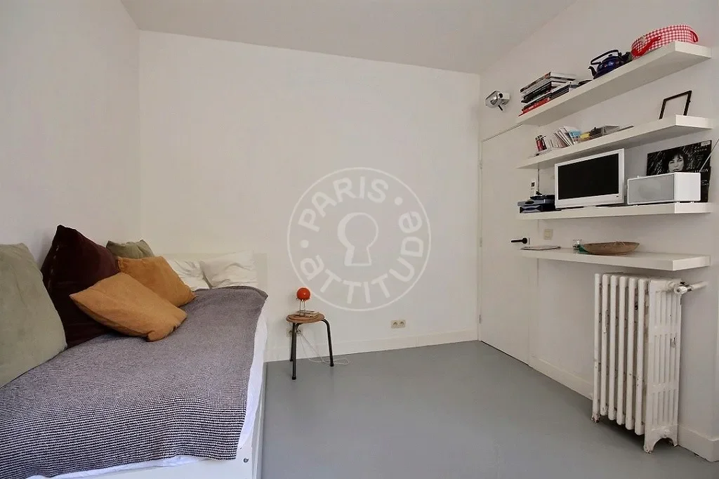 Flat Rue Pouchet in Paris