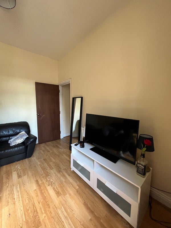 Room Hornsey Park Road in Greater London