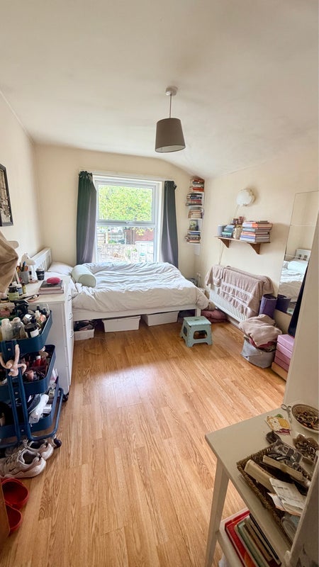 Room Hornsey Park Road in Greater London