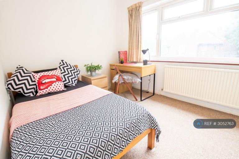 Room River Street in Gillingham
