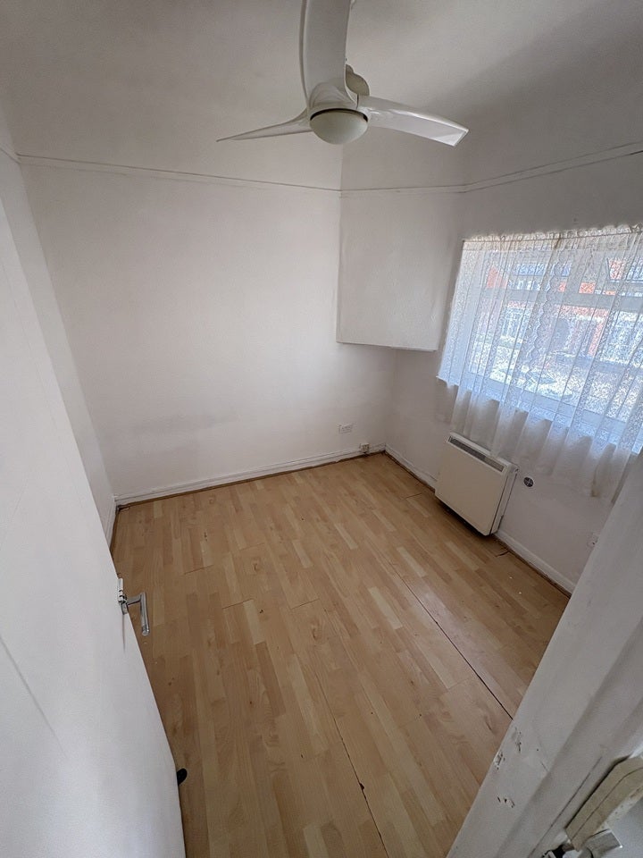 Flat Chichele Road in Greater London