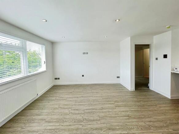 Flat Remburn Gardens in Warwick
