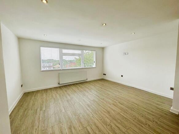 Flat Remburn Gardens in Warwick