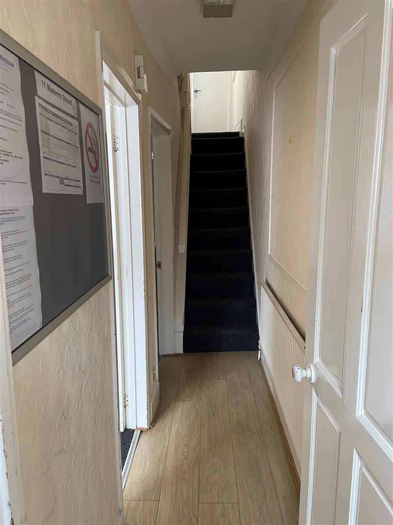 Room Manvers Street in Hull