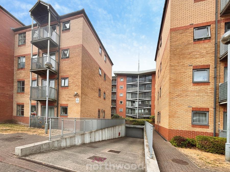 Flat Kentmere Drive in Doncaster