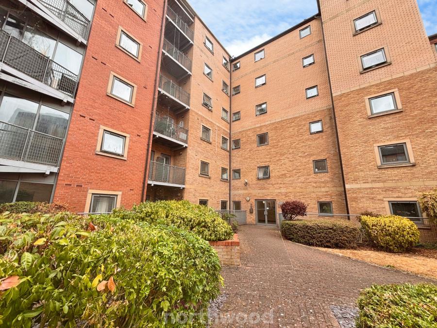 Flat Kentmere Drive in Doncaster