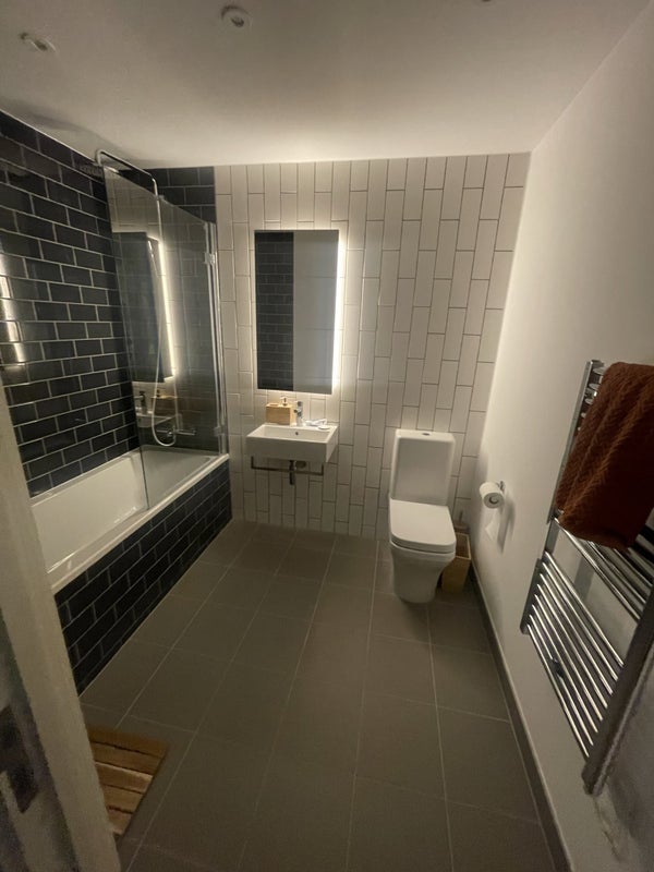 Room Regalia Close in Greater London