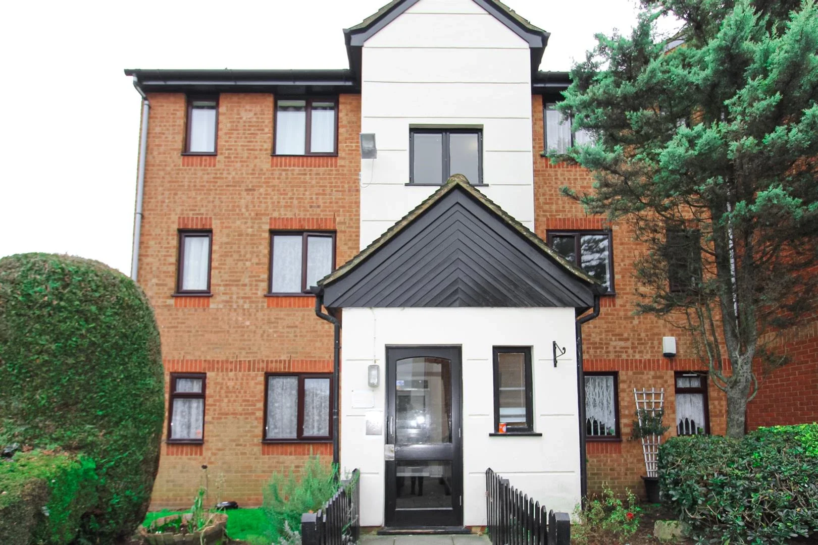 Flat Wilbury Way in Greater London