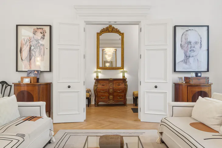 Flat Eaton Square in City of Westminster