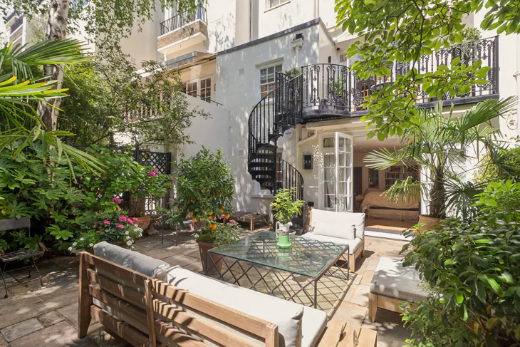 Flat Eaton Square in City of Westminster
