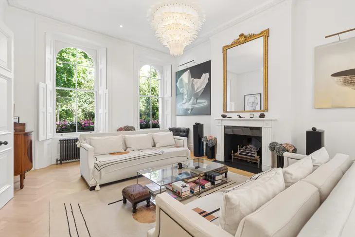 Flat Eaton Square in City of Westminster