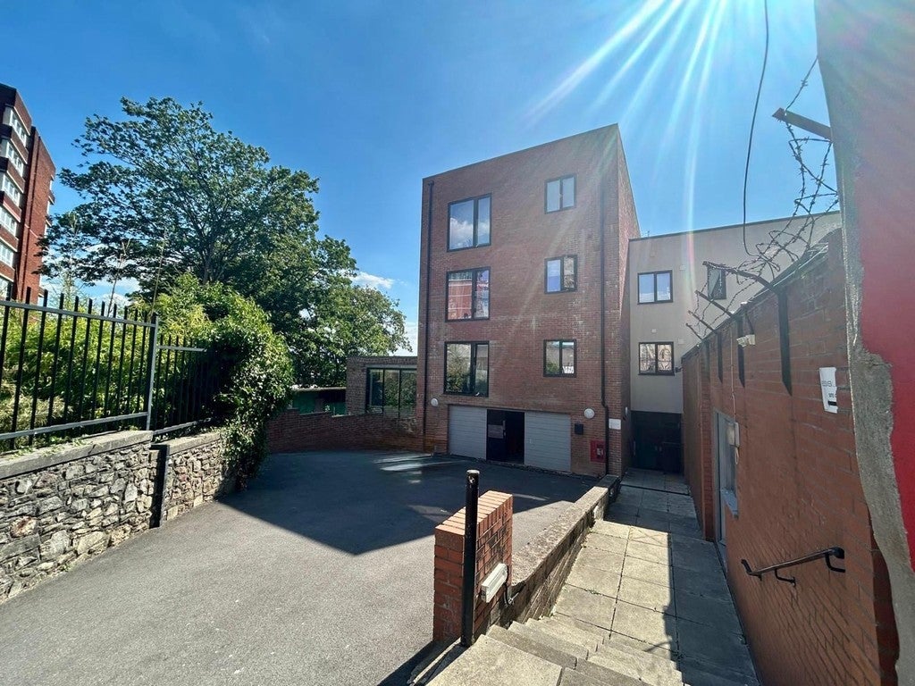 Flat Lower Park Row in Bristol