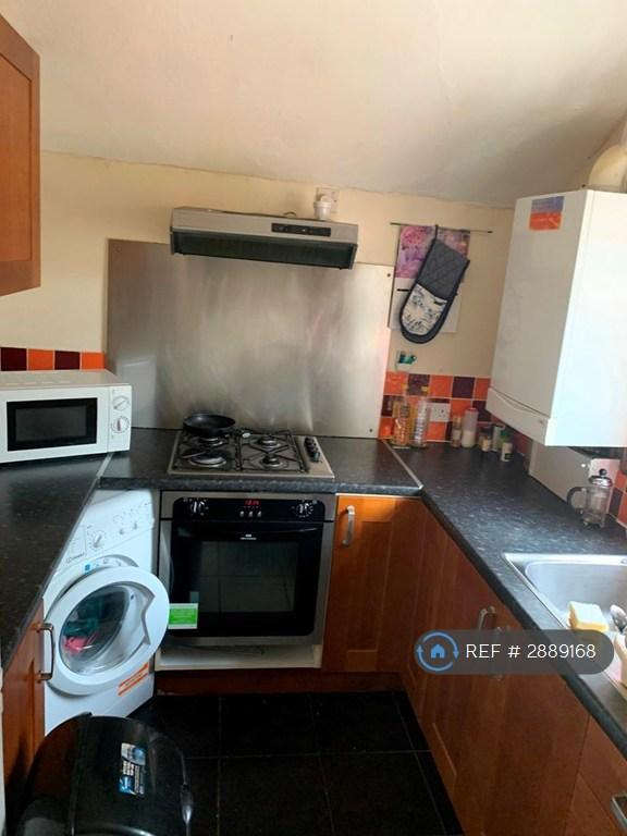 Room Canterbury Road in Watford
