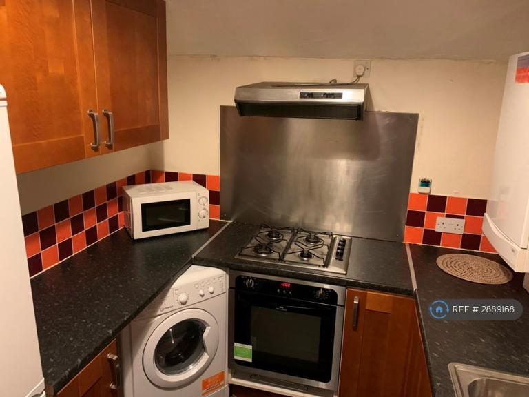 Room Canterbury Road in Watford