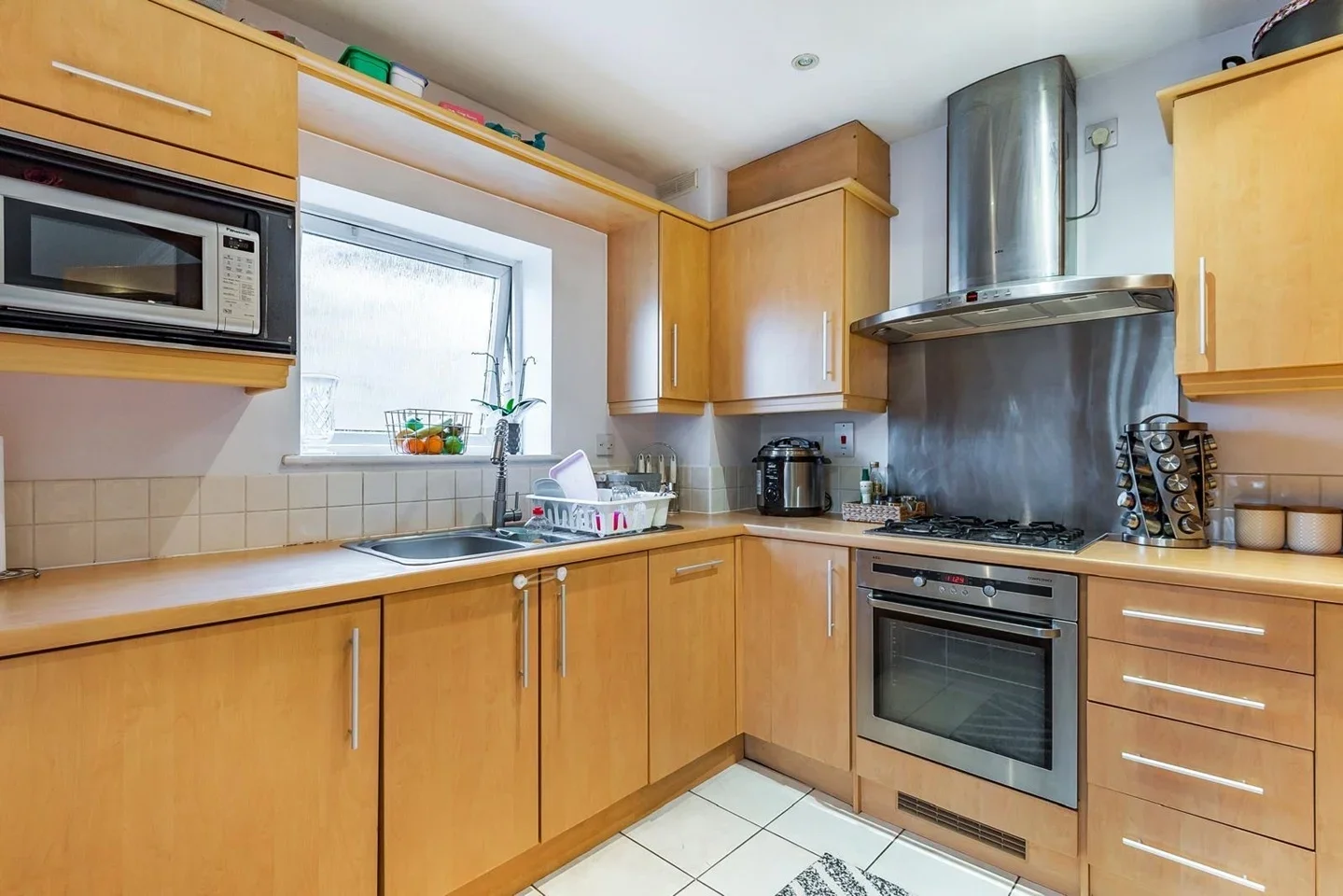Flat Skerne Walk in Greater London