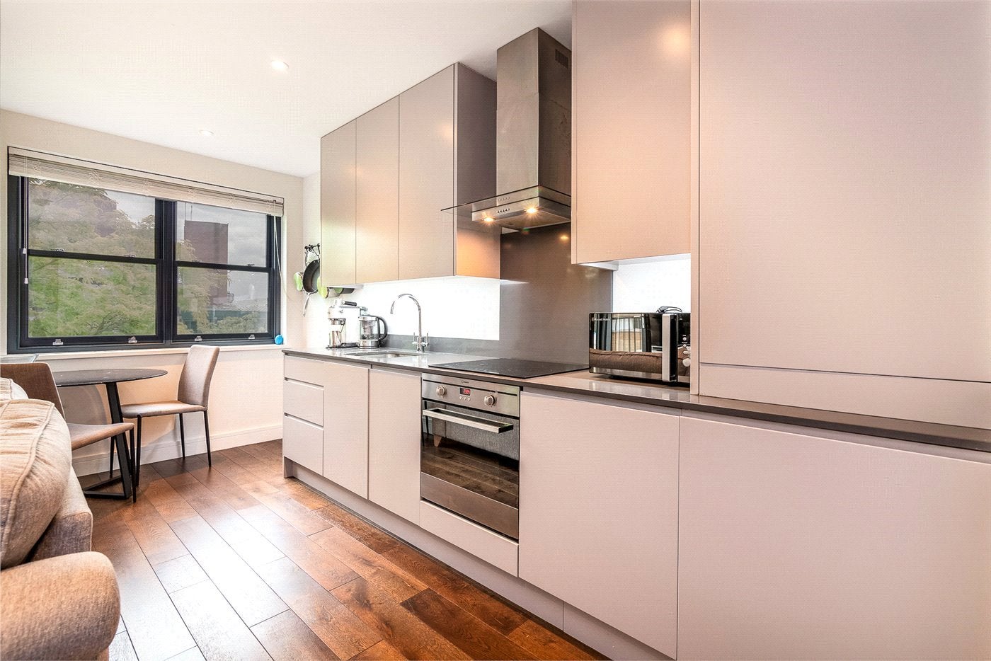 Flat Magdala Avenue in Greater London