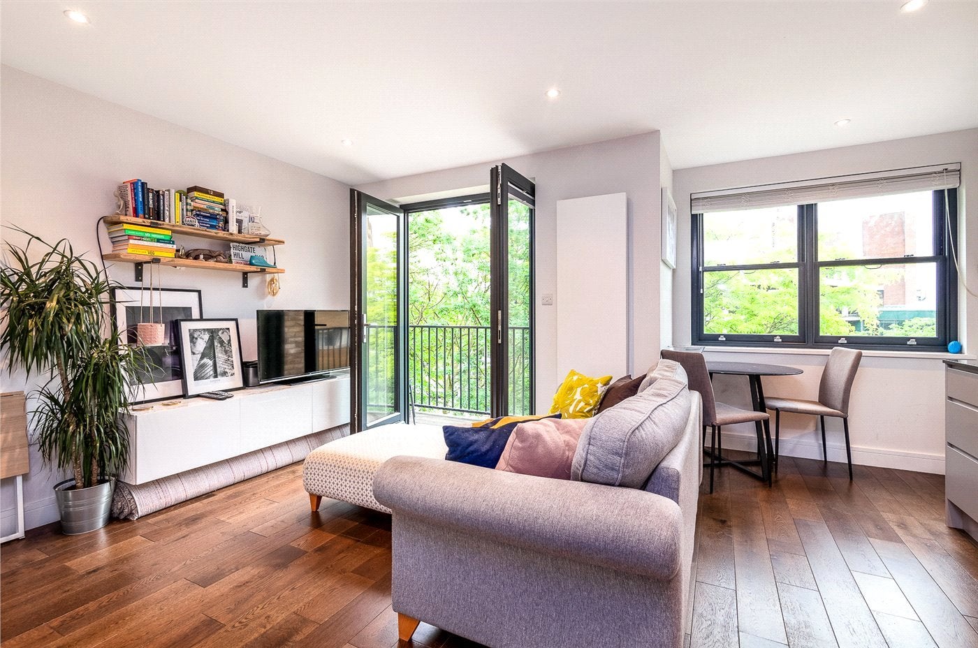 Flat Magdala Avenue in Greater London