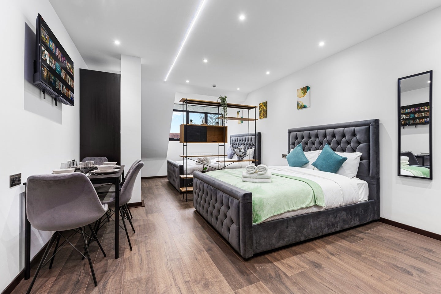 Flat Armitage Road in Greater London