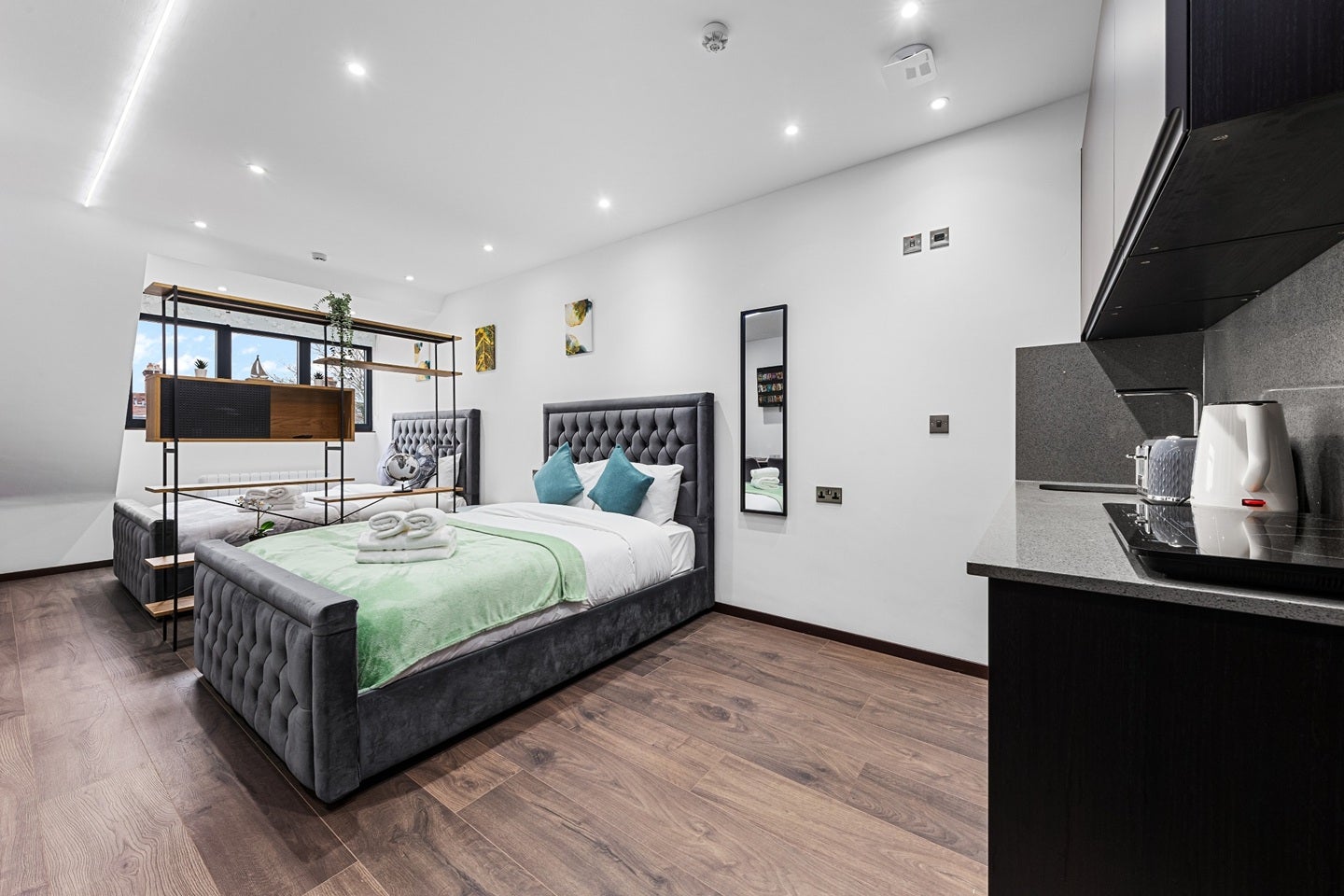 Flat Armitage Road in Greater London