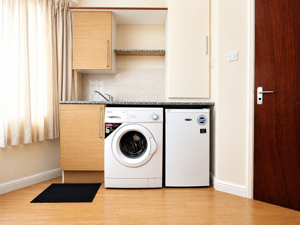 Flat Nightingale Road in Greater London