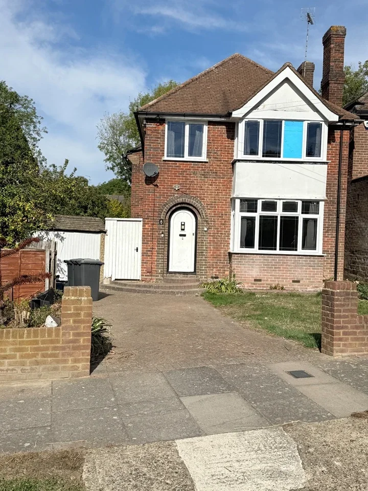 House Knoll Rise in Luton