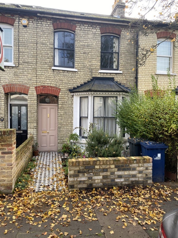 House Rosebank Road in Greater London