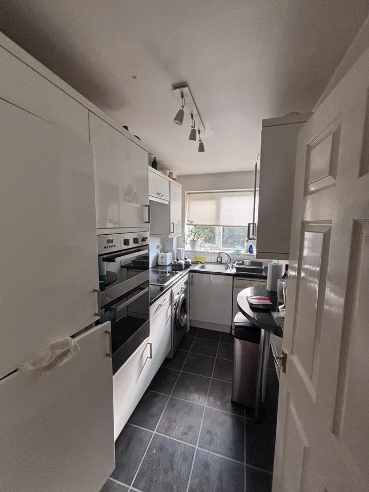 Flat Marksbury Avenue in Greater London