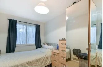 Flat Marksbury Avenue in Greater London